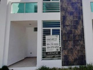 Casa en venta ubicada en residencial Marsella II Playa Del Carmen P3800