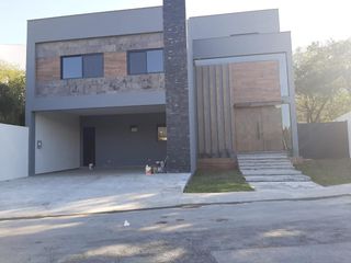 Venta de Casa A Estrenar Sierra Alta 9no Sector