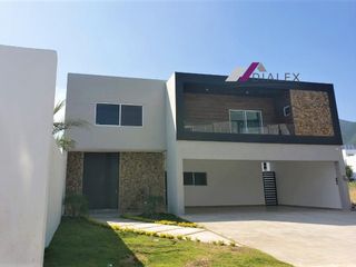 La Joya Residencial -CARRETERA NACIONAL- Casa en Venta Monterrey Zona Sur