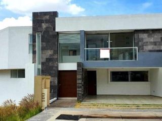 EN VENTA CASA EN CERRADA DE PEDREGAL CON ALBERCA