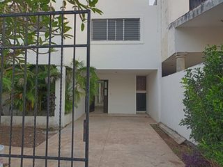 Casa en renta ideal para oficinas en Mérida, Yucatán.