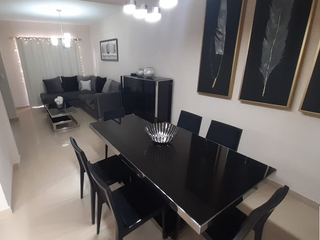 CASA EN VENTA LAS AMERICAS, MINIMALISTA SEMI NUEVA