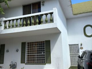 Casa RENTA amueblada 20,000 pesos en Calle Primavera