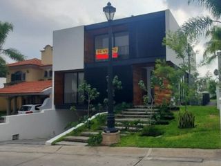 Hermosa casa en Puerta de Hierro para estrenar