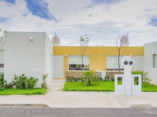 Casa en Venta al Sur de Mérida, MT  23-4640