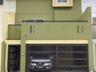 Casa tres niveles en fraccionamiento privado. Puerta de Hierro, Monterrey. Lista para habitar
