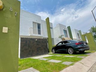 CASA EN VENTA EN PORTA CANTERAS EN ESQUINA AL PONIENTE