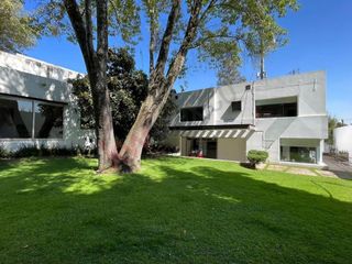 Casa Vanguardista en Jardines del Pedregal, Calle Fuego, 970 m2 con precioso jardín. 7/8 Autos