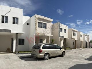 Venta de Casa de 2 pisos con recámara en planta baja! ubicada en Cerrada Rincón Sarabia en el centro de Lerdo Dgo. únicamente 14 casas