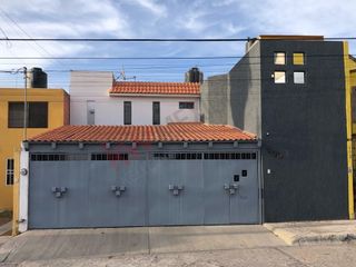 Casa en Venta, Lomas IV Sección, muy cómoda y espaciosa, ven a conocerla !!