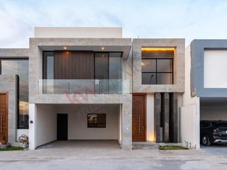 Casa completamente nueva en venta en Circuito Lomas.