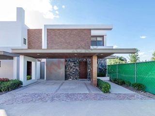 CASA EN VENTA ALTOZANO, LA NUEVA LAGUNA CON AREAS VERDES, CICLOVIA, LISTA PARA HABITAR ESTILO MODERNO