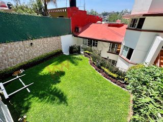 Casa en Venta Lomas de las Aguilas Iluminada, con terraza y jardín al Sur de la CDMX en colonia cerrada con seguridad.
