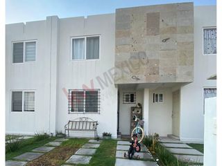 Hermosa casa en venta con RECAMARA EN PLANTA BAJA en Fraccionamiento Tres cantos frente a las Amenidades.