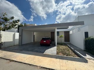 Casa de una planta EN RENTA en Privada Canarias, Conkal