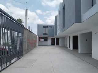 CASA EN VENTA, CERCA DE AV. VALENTIN AMADOR Y HOSPITAL GENERAL DE SOLEDAD