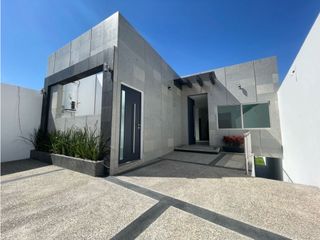 Casa Sola Nueva en Venta en Residencial Burgos estilo Moderno