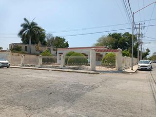 Venta Casa en esquina una planta, 3 recs. Col. Garcia Ginerés en Mérida, Yuc.