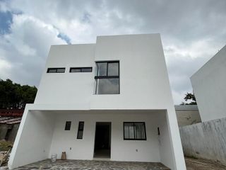 Casa en Nueva en Venta Fraccionamiento Los Pinos , Bugambilias