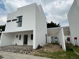 Casa en Nueva en Venta Fraccionamiento Los Pinos , Bugambilias