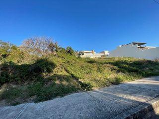 Terreno en avenida en Costa de Oro