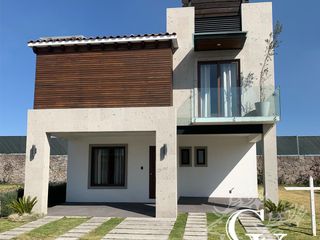 VENTA DE CASA NUEVA EN CONDADO DEL VALLE METEPEC