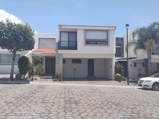 RENTA DE CASA AMPLIA EN PARQUE DURANGO, PUEBLA, ZONA CASCATTA