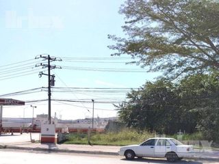 Terreno muy bien ubicado sobre la Av. Héroes de Nacozari, frente al aeropuerto de Campeche