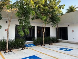 Local de 120 m2 en renta en Plaza Aruma sobre Avenida Yucatan en Merida