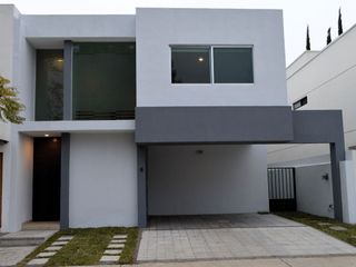 RESIDENCIA EN RENTA SOLARES 4 ZAPOPAN