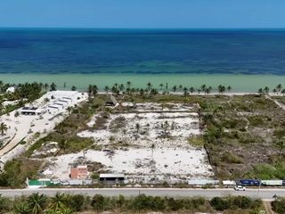 En venta terreno frente al mar de 80 lineales en la playa de Telchac