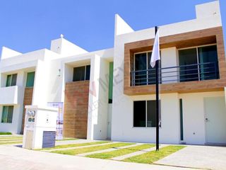 Casa en VENTA en nueva zona residencial, recámara en planta baja. Los Lagos, San Luis Potosí