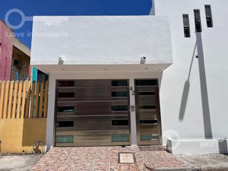 Venta de Casa de 2 Niveles con 3 habitaciones en Cluster de Fracc. Puerto Esmeralda, calle Camarote, Coatzacoalcos, Ver.