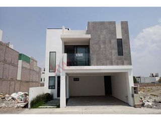 Casa de cuatro habitaciones con baño completo c/u. Roofgard