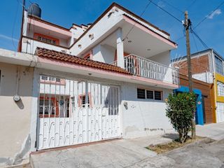 Casa con local  en venta en Prados Verdes Morelia