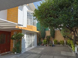 Placentera Casa en Venta. San Lorenzo La Cebada. Xochimilco