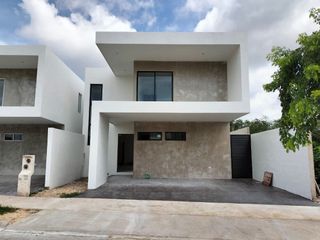 Casa en Tamanche, Mérida  con recámara en Planta baja, Privada residencial