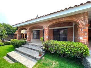 Casa  en venta en privada con casa club en Oaxtepec, Morelos.