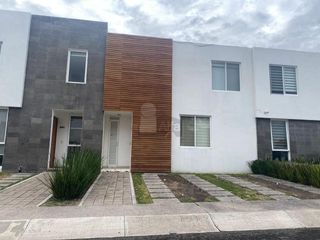 Casa en renta en Juriquilla Santa Fe, con Alberca