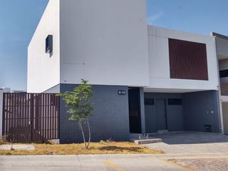 Casa a estrenar en Lomas del Molino III