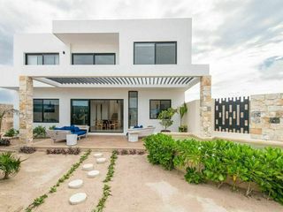 Villa en venta en la playa de 3 recámaras con piscina en Bocana Telchac