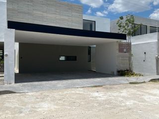 Casa en venta ENTREGA INMEDIATA 3 recámars en Temozón al norte de Mérida