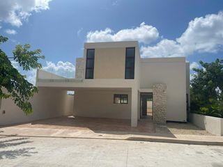 Casa en venta de 4 recámaras en privada al norte de Mérida