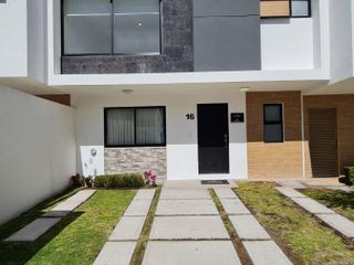 Casa en  venta Zakia, Amplia terraza P/A, 4ta Recámara P/B.