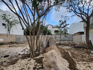 Terreno Doble Sobre Avenida Principal en Venta con Proyecto Aprobado en Cumbres, Cancún