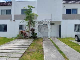 Casas Renta Puerto Morelos  40-CR-7316