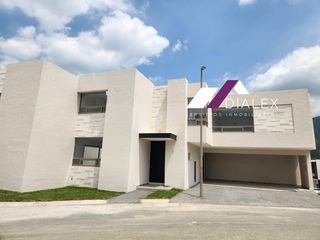 Mítica Residencial -CARRETERA NACIONAL- Casa en Venta Zona Sur Monterrey 370 m2