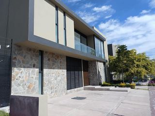 Casa en Venta Altozano, 470 m2 Terreno, Doble Altura, Luxury