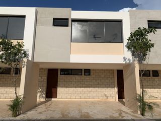 Casa tipo TownHouse en venta al norte de Mérida, Temozón