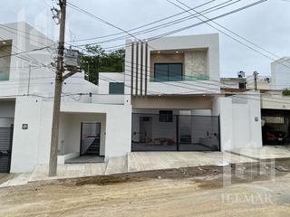 Casa Nueva con amplio patio bardeada, cochera 2 autos, Lomas del Chairel
